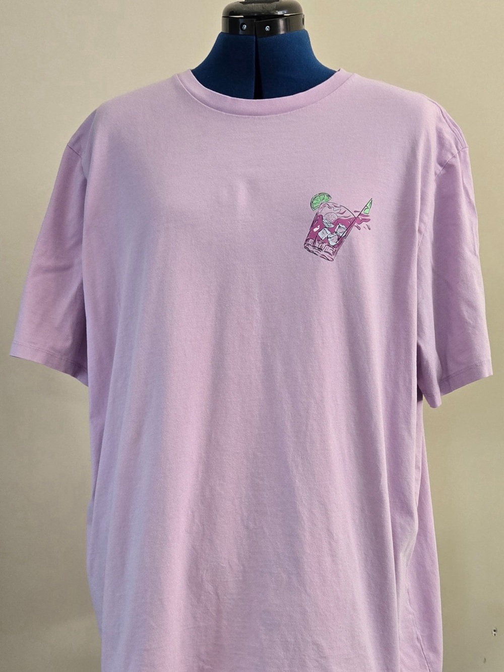 Vineyard Vines Lavender Graphic Tee with Drink Illustration USED sized XXL